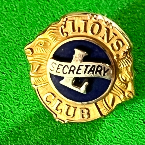 Lions Club Vintage 10 Karat Gold Enamel Pin